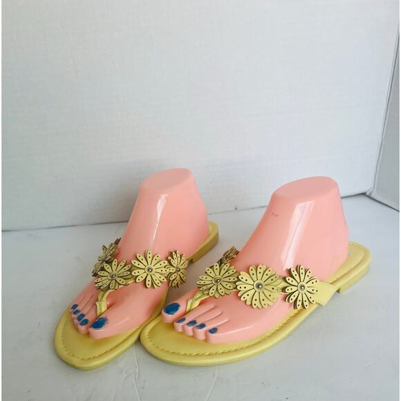 NWOT SO° Vegan Yellow Flower  Thong Slip On Flip Flop Flat Sandals Size 9M - Picture 1 of 7